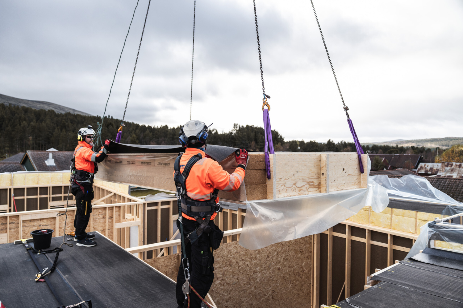 Hunton - Løser miljøutfordringer med trefiberisolasjon i Lett-Tak Wood
