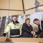 Hunton - Norjan pääministeri avasi innovatiivisen puukuitueristeen tuotantolaitoksen