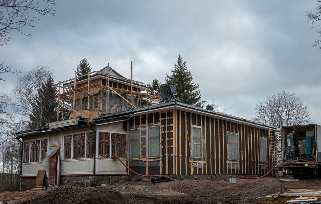 Toisetkin 100 vuotta samalla hirsirungolla