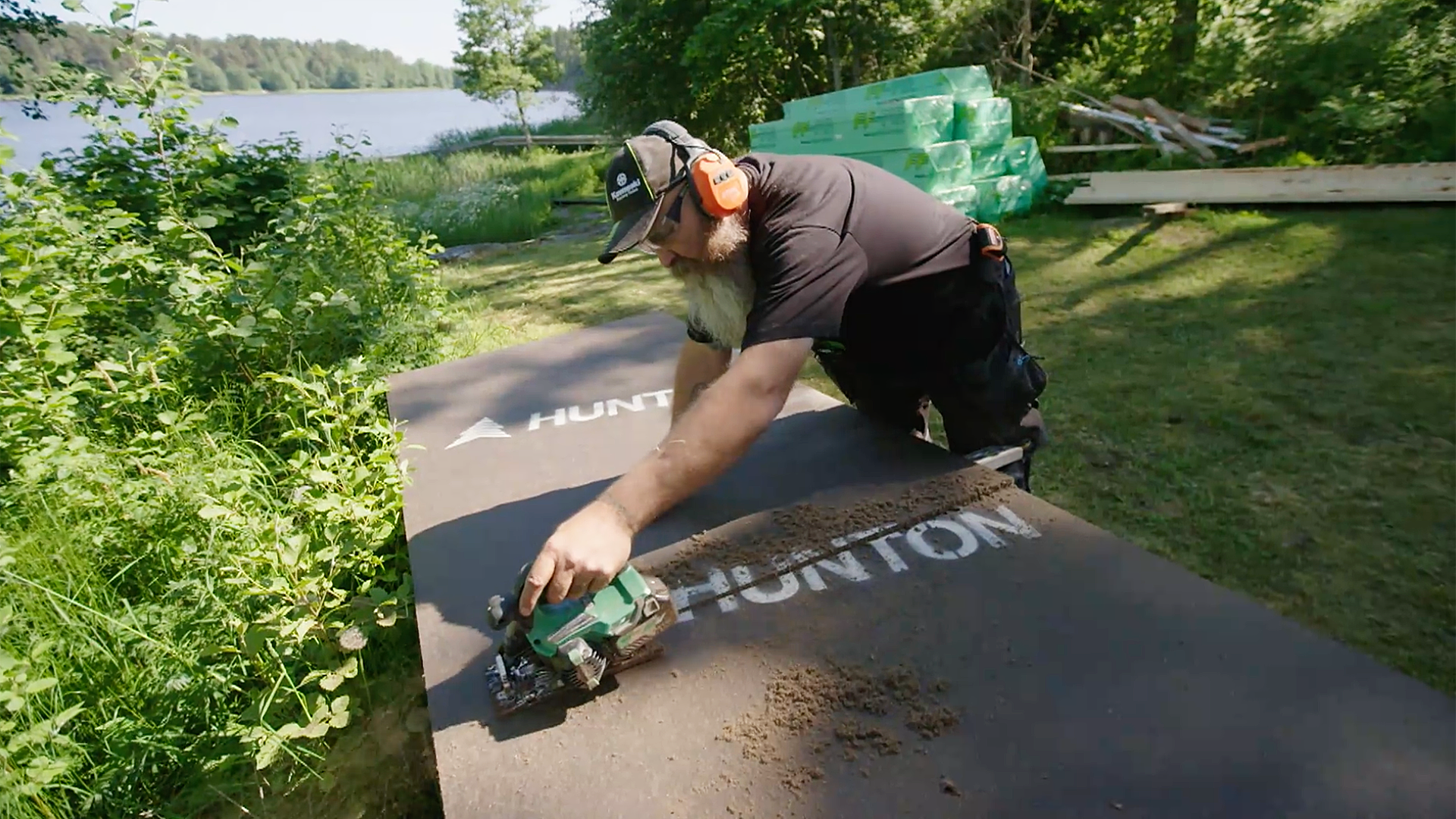 hunton huvila ja huussi tuulensuojalevy